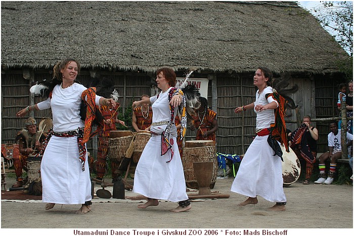 Utamaduni Dance Troupe i Givskud ZOO, Juni 2006 IMG_3551.JPG